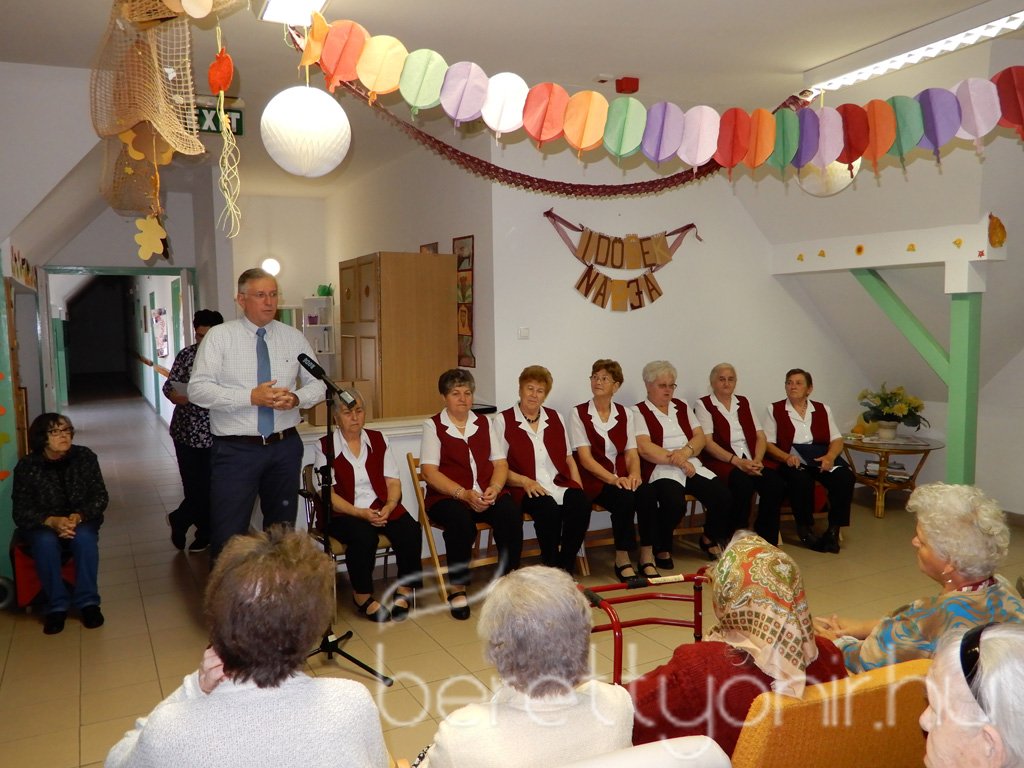 A szépkorúakat köszöntötték 04